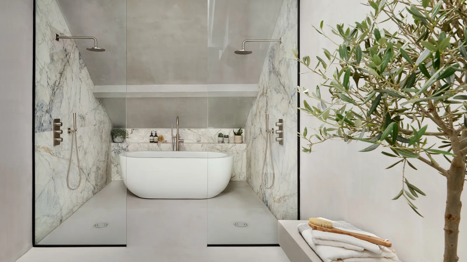 Tadelakt Finish Ideas for Warm Seamless Wet-Area Walls
